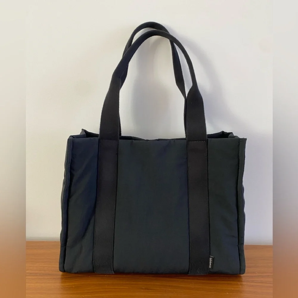 lululemon black padded boxy tote bag - Picture 7 of 15